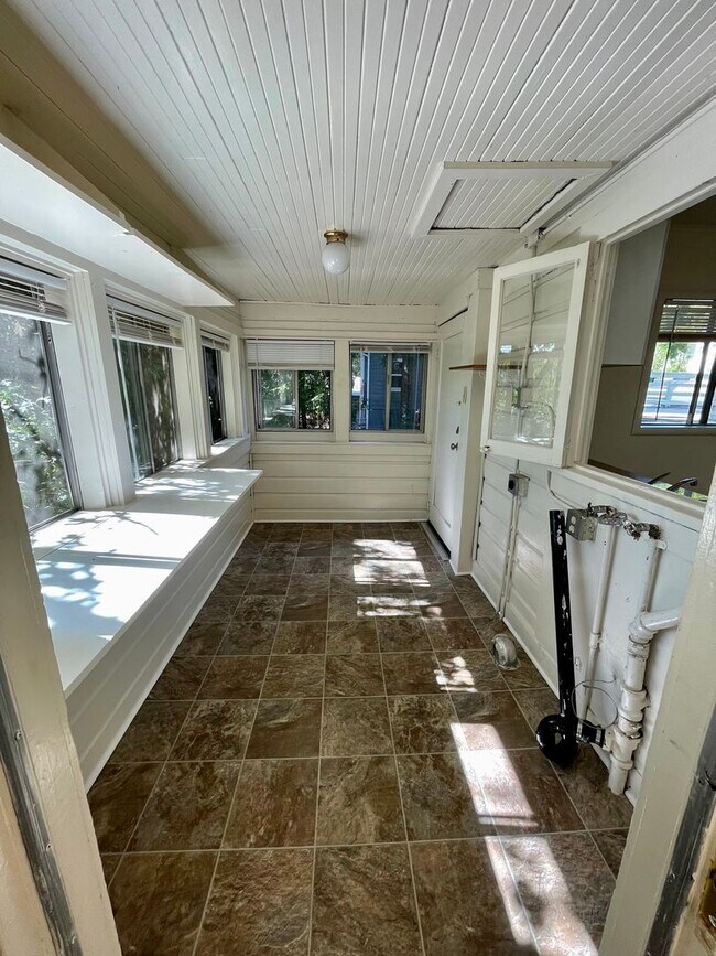 Building Photo - 266