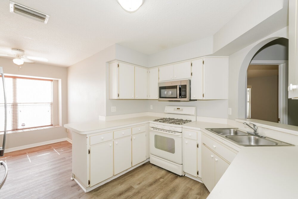 Building Photo - 28434 Meadowrush Way