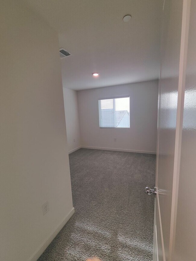 Building Photo - Beautiful 2024 Built 4/2.5 - New Subdivision!