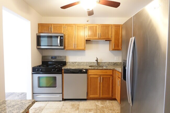 Building Photo - 231 University Ln
