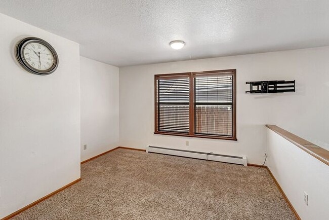 Building Photo - Charming 2-bedroom, 2-bathroom townhome with a 1-car garage