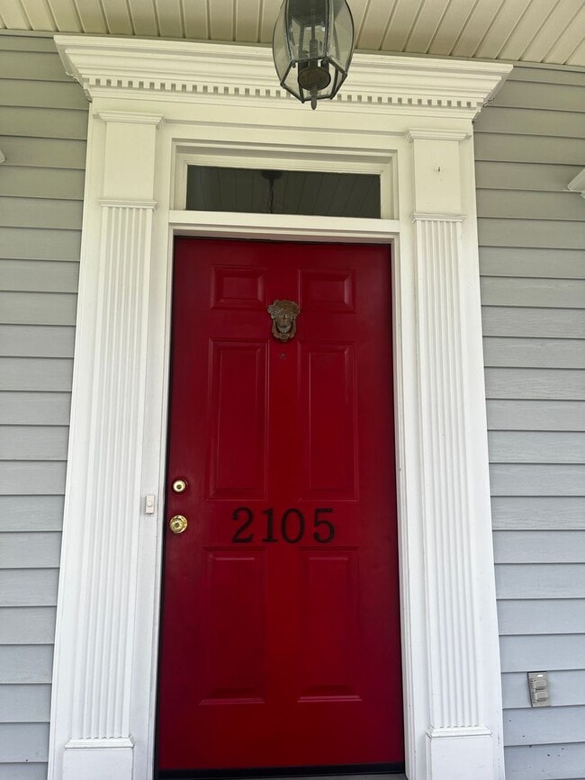 Building Photo - Three Bedroom located in the Ghent Neighborhood