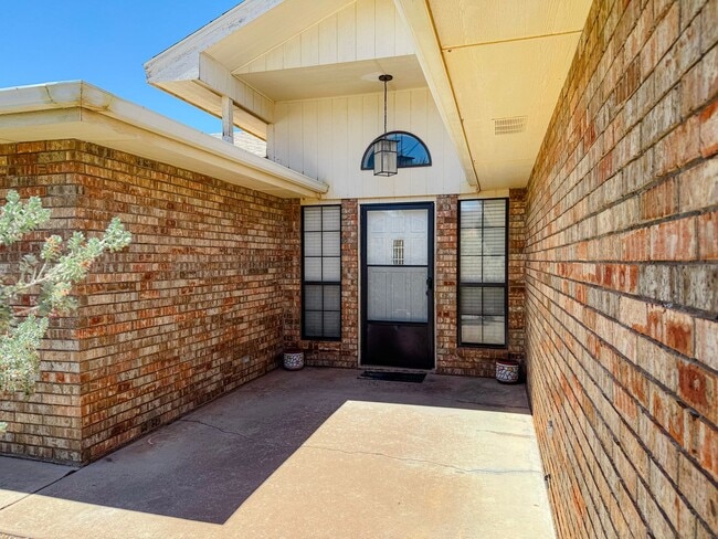 Building Photo - 533 Eagle Dr