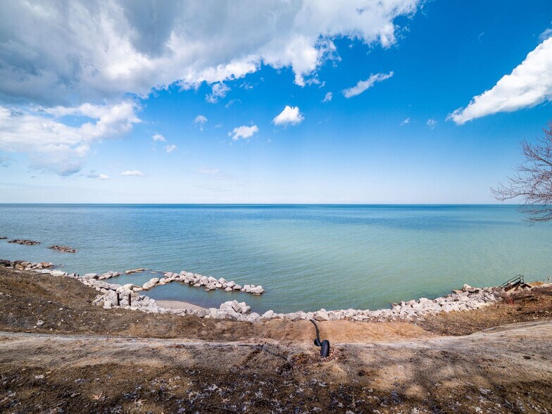 Building Photo - 6209 Oakwood Beach Dr