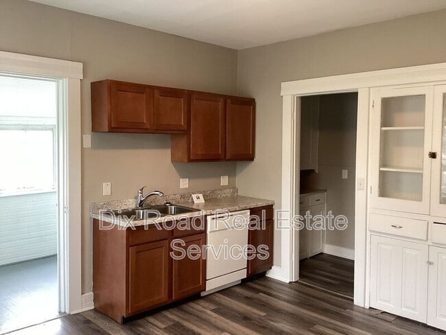 Building Photo - 335 Watervliet Ave