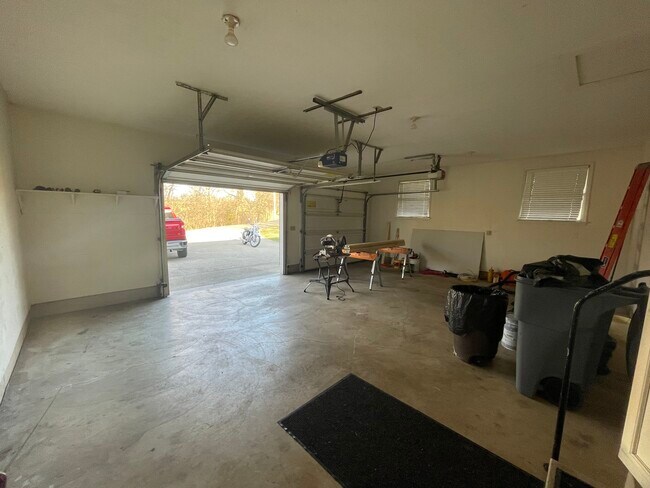 Oversized 2 car garage - 9548 Miamisburg Springboro Rd