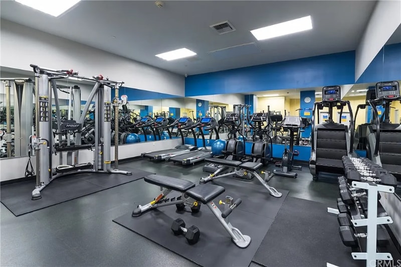 Building Photo - 630 W 6th St