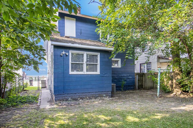 Building Photo - 805 Miner St