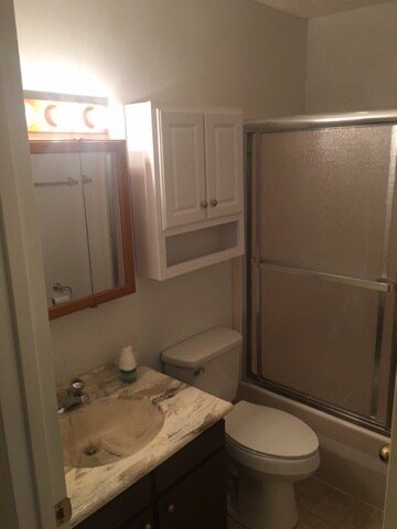 Hallway Bath - 4021 Pickfair Rd