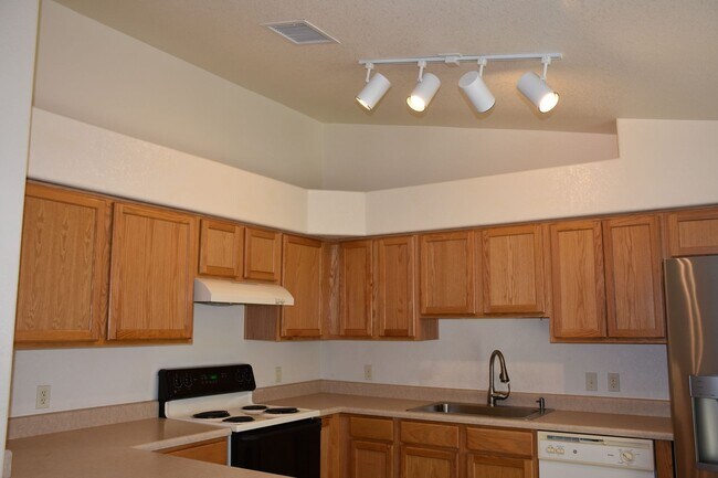 Building Photo - Fabulous Home Close to everything you'll Need in Sierra Vista, Az