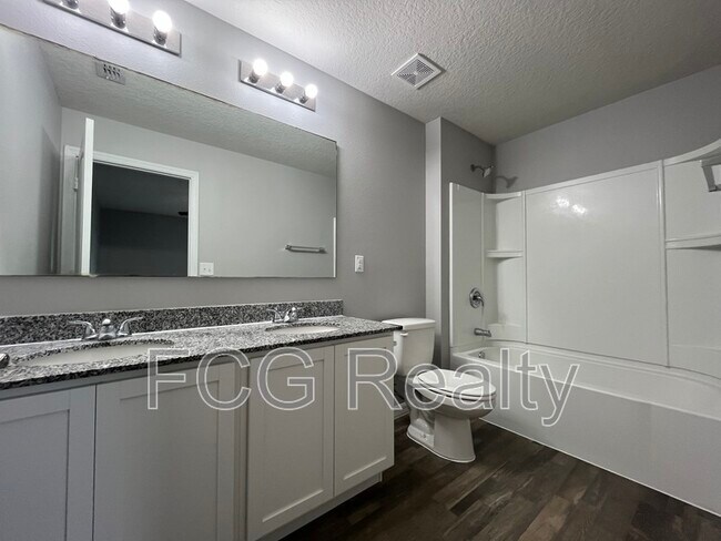Building Photo - 711 Gila Dr