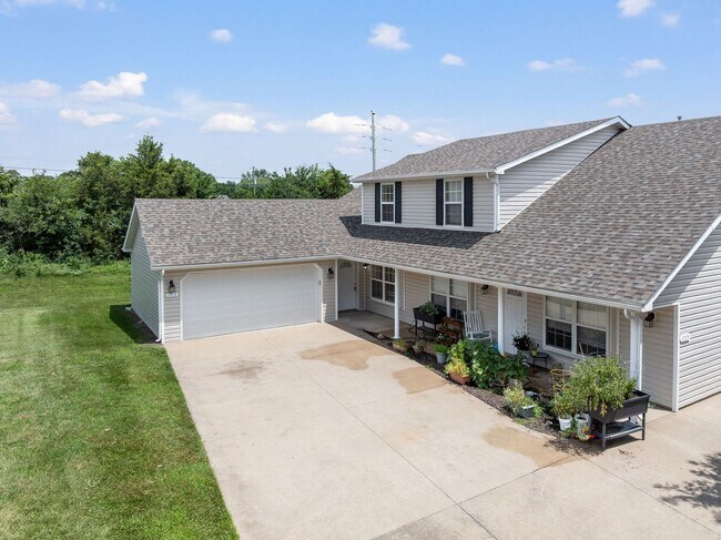 Building Photo - 1713-1715-1715 Louise Cir