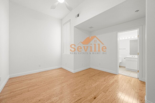 Building Photo - Renovated 2BD/2BA Condo Near Lake Merritt — Private Balcony & In-Unit Laundry