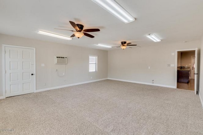 Building Photo - 110 W Del Rio Dr