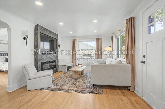 Building Photo - 3038 Sheridan Blvd