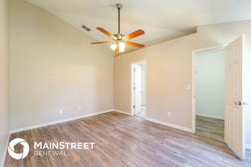 Building Photo - 615 NW North Macedo Blvd