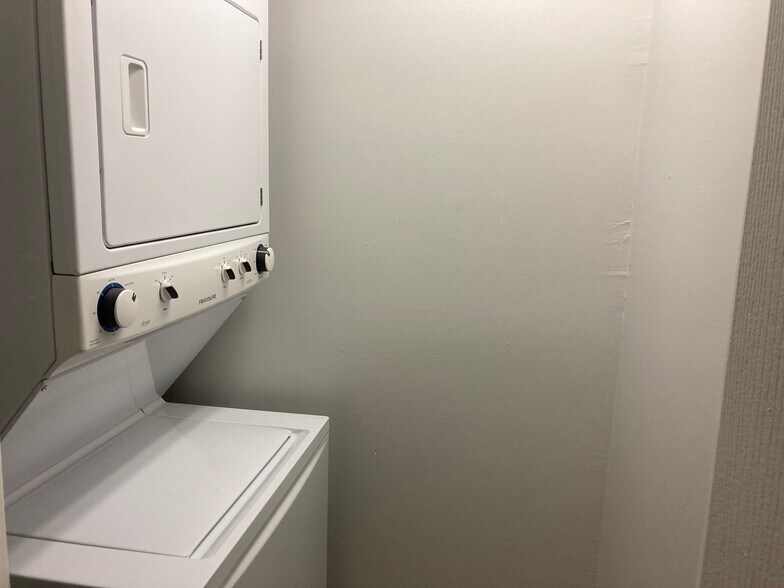 Building Photo - 1203 N W Ave