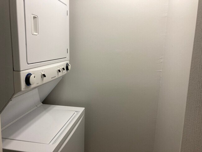 Building Photo - 1203 N W Ave