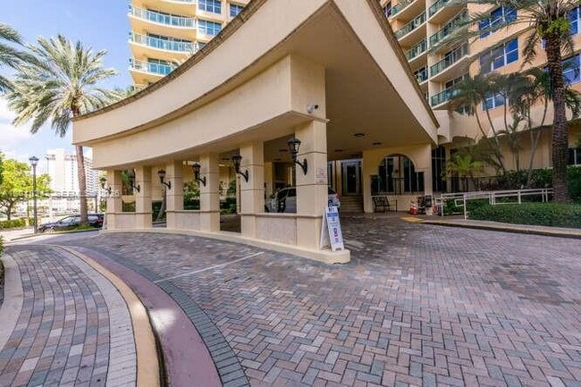 Building Photo - 2501 S Ocean Dr