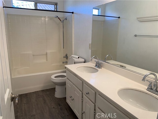 Building Photo - 16711 Escalon Dr