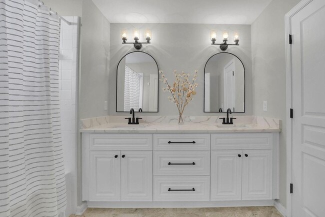 Building Photo - 6760 Waveland Dr