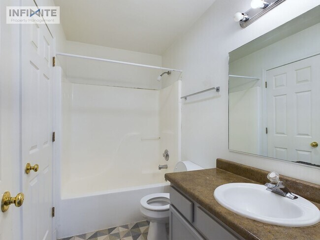 Building Photo - Comfortable Two Bedroom in Belgrade