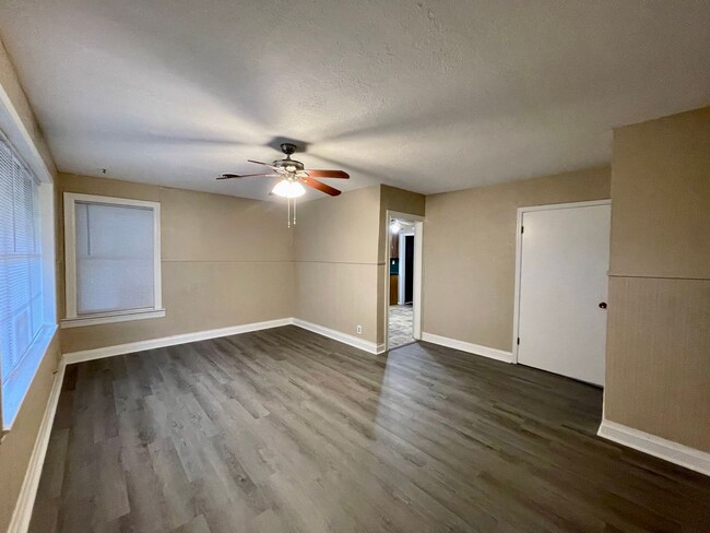 Building Photo - 5267 Sunset Ave