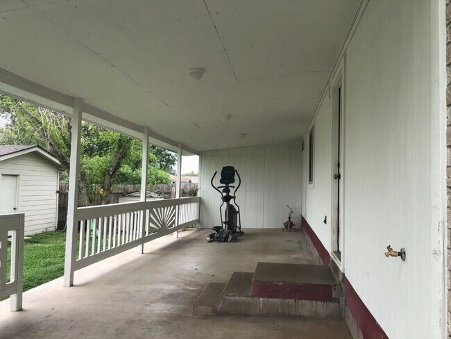 Building Photo - 15117 Bigelow Dr