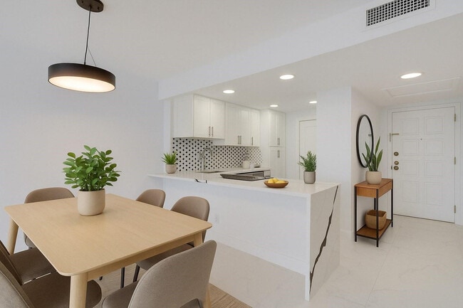 Building Photo - 3050 N Palm Aire Dr