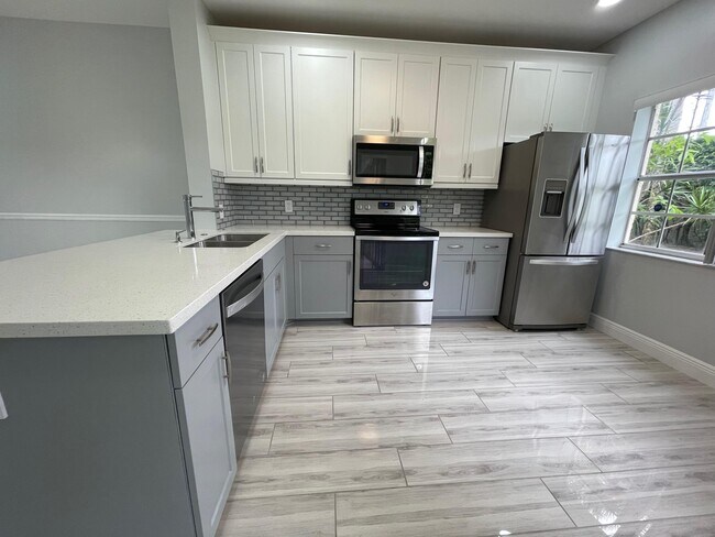 Building Photo - 6526 Via Regina