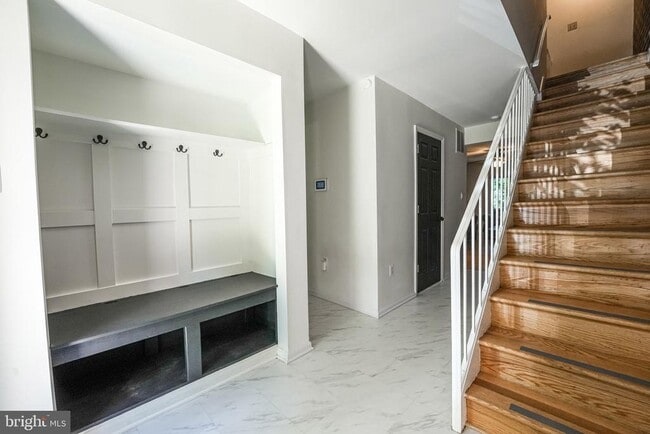 Building Photo - 4908 Sauquoit Ln