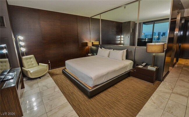 Building Photo - 4381 W Flamingo Rd