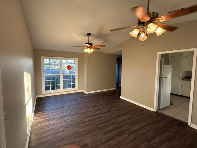 Building Photo - 108 Pinecrest Loop