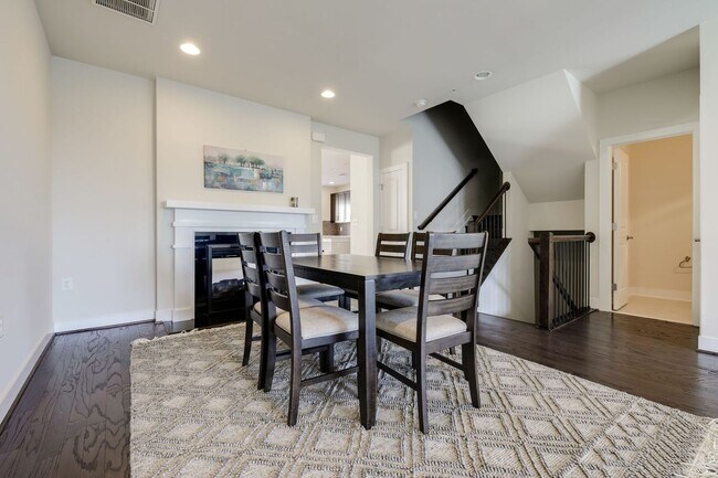 Building Photo - Updated 3br/2.5ba Condo Townhome Alexandria Walk to Metro