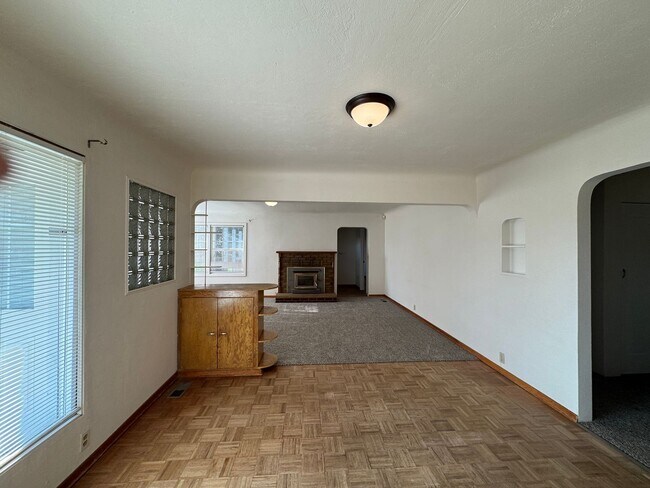 Building Photo - 1320 Beaudry Rd