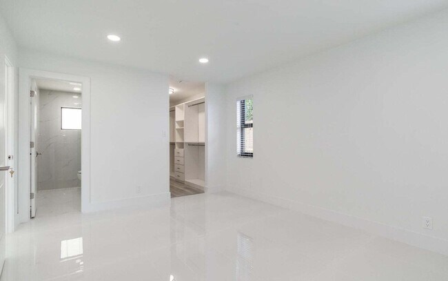 Building Photo - 524 NW 53rd St