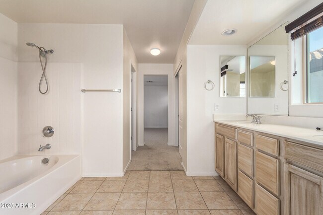 Building Photo - 2258 S Ponderosa Dr