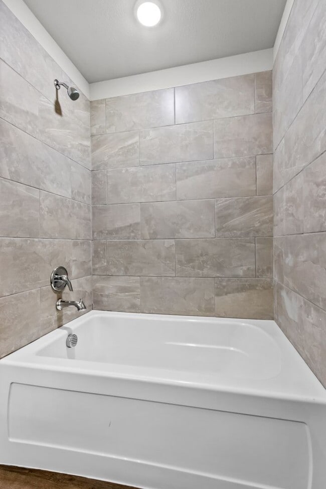 Building Photo - Brand new 3 bedroom, 2 bathroom home in Fayetteville, Arkansas