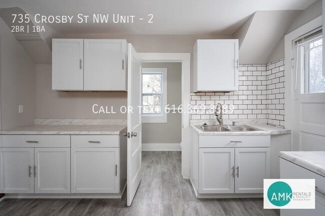 Building Photo - 735 Crosby St NW