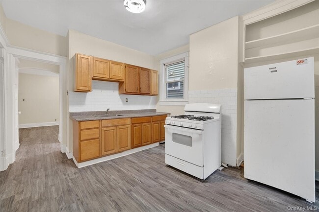 Building Photo - 52 Groshon Ave