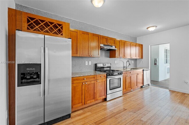 Building Photo - 7950 Tatum Waterway Dr