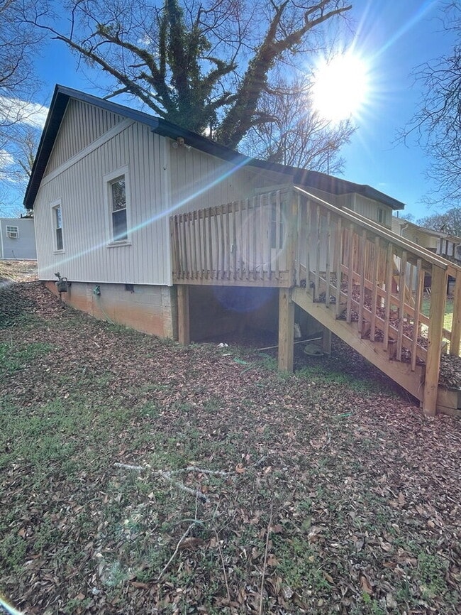 Building Photo - 419 Douglas St