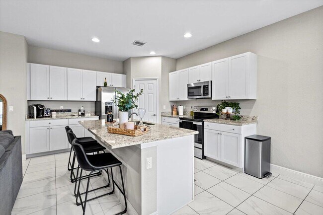 Building Photo - 1766 NW Cataluna Cir
