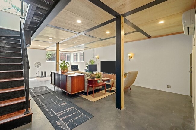 Building Photo - 21549 Summit Trail