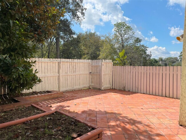 Building Photo - 12315 Glenview Dr