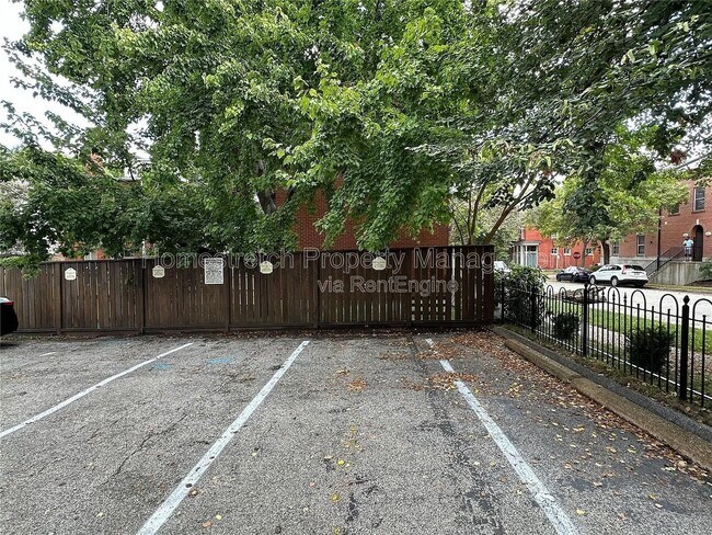 Building Photo - 1001 Lami St