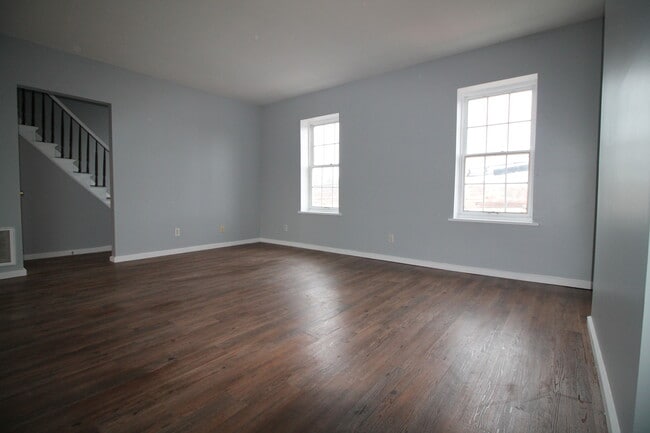 Building Photo - 3 School St