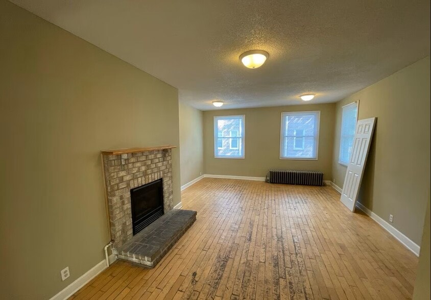 Building Photo - 1121 7th St SE