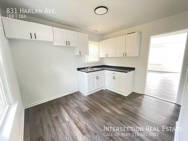 Building Photo - Section 8 Approved! Fully Renovated 2Bed/1...