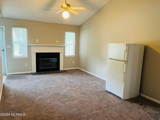 Building Photo - 1810 Summerhaven Dr